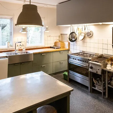 Gorgeous Home In Vaeggerlose With Sauna
